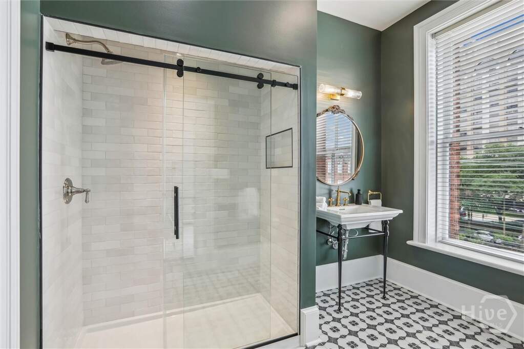 12 Bedroom Multi Unit's Image 34