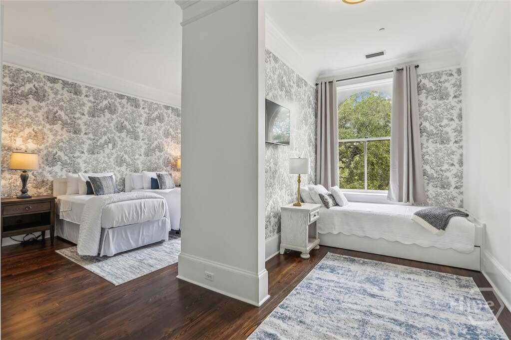12 Bedroom Multi Unit's Image 36