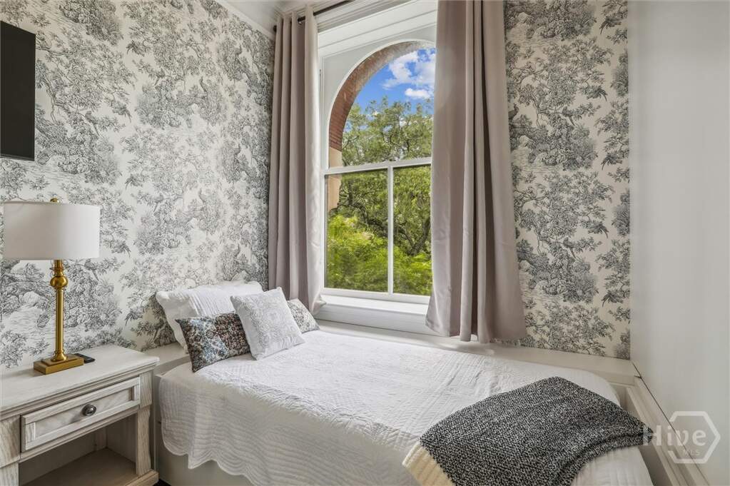 12 Bedroom Multi Unit's Image 38