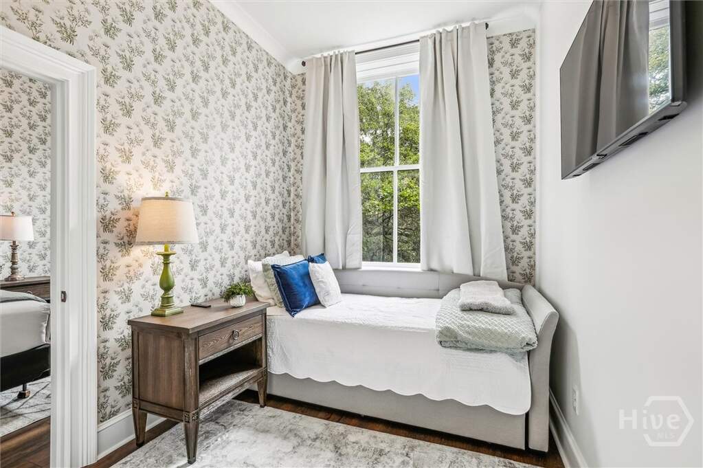 12 Bedroom Multi Unit's Image 54