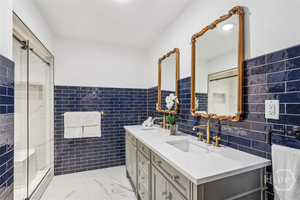 12 Bedroom Multi Unit's Image 56