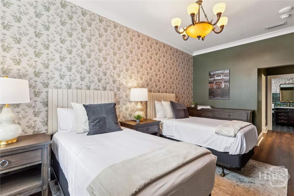 12 Bedroom Multi Unit's Image 68