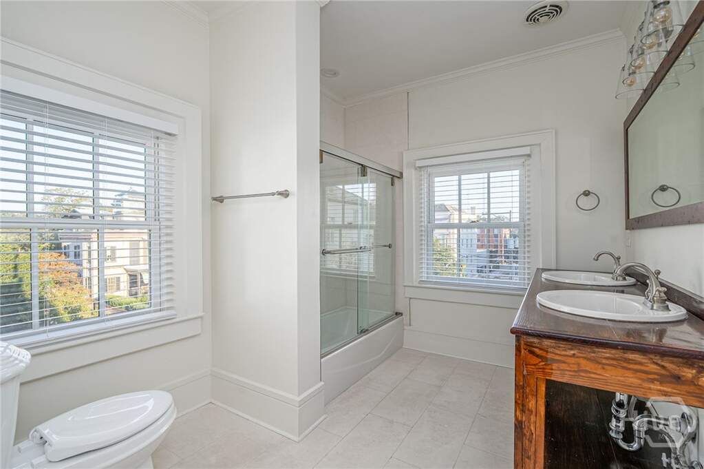 6 Bedroom Villa/Townhouse's Image 37