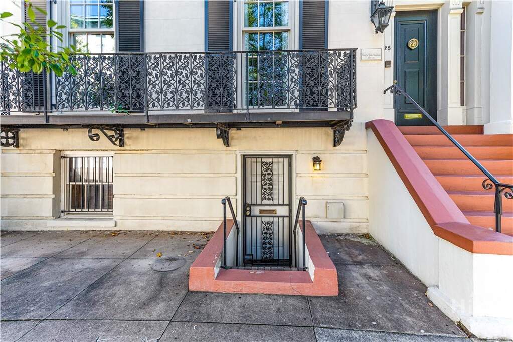 6 Bedroom Villa/Townhouse's Image 51