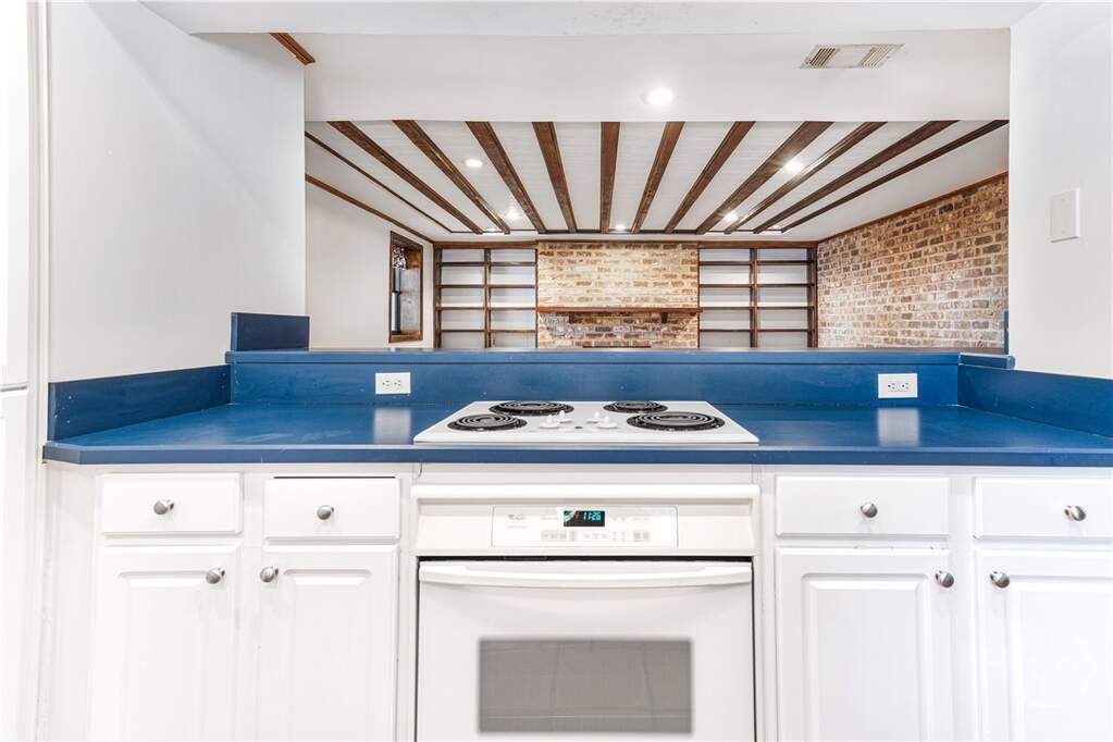 6 Bedroom Villa/Townhouse's Image 55