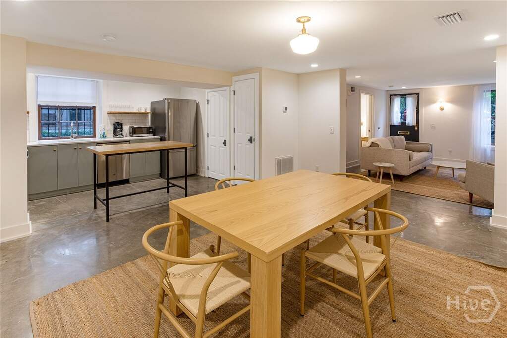 2 Bedroom Apartment/Flat's Image 7