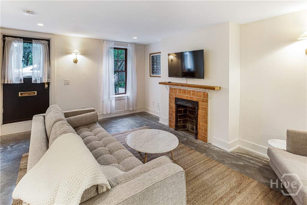 2 Bedroom Apartment/Flat's Image 3