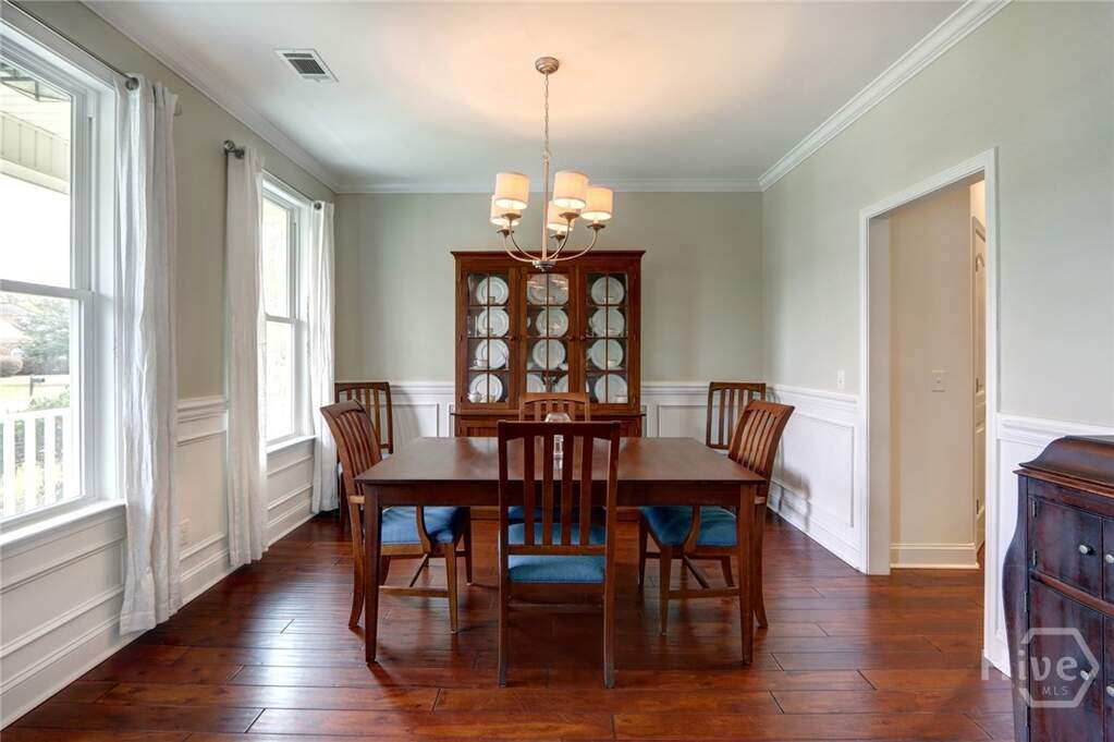 5 Bedroom Single Family Home/House's Image 4