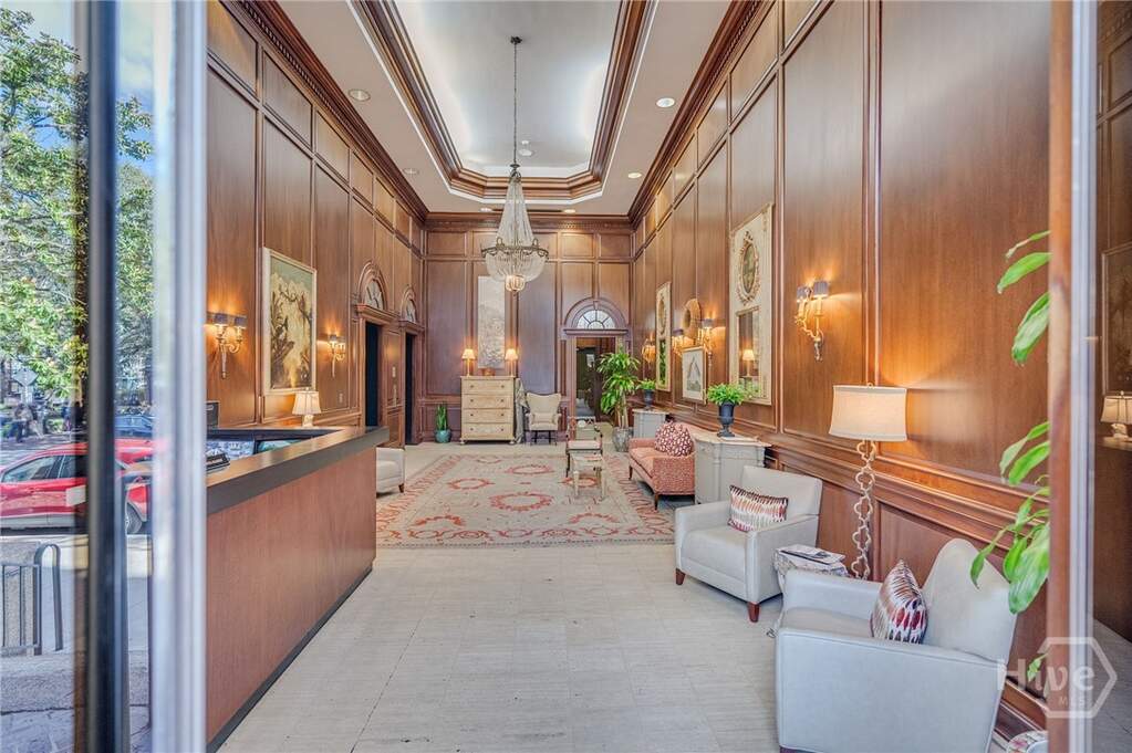 Entrance with 24 hour concierge