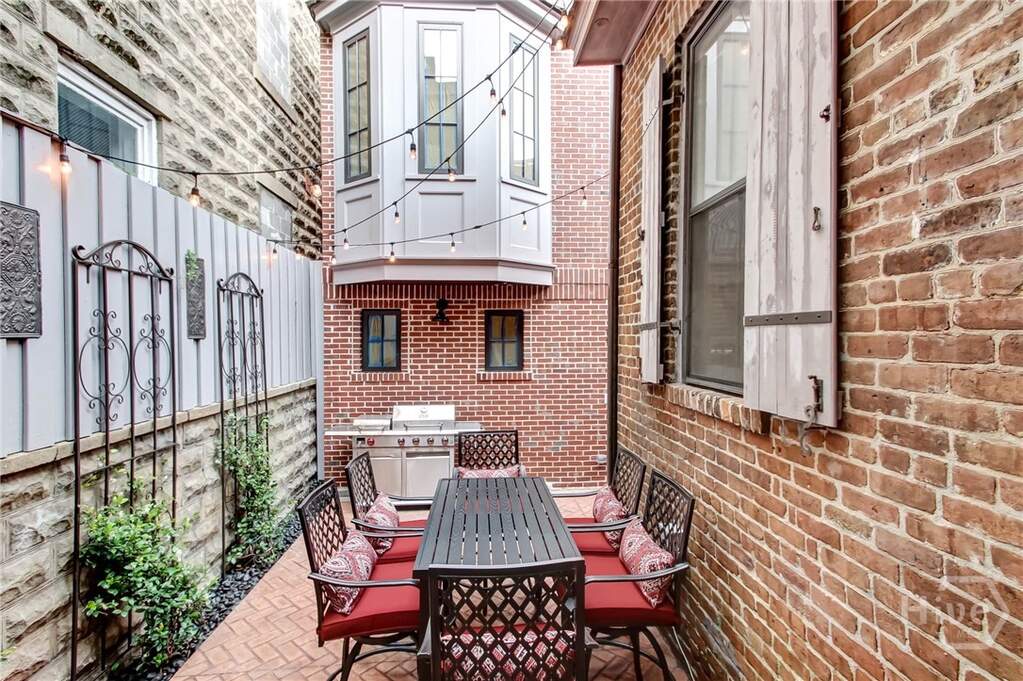 4 Bedroom Villa/Townhouse's Image 3