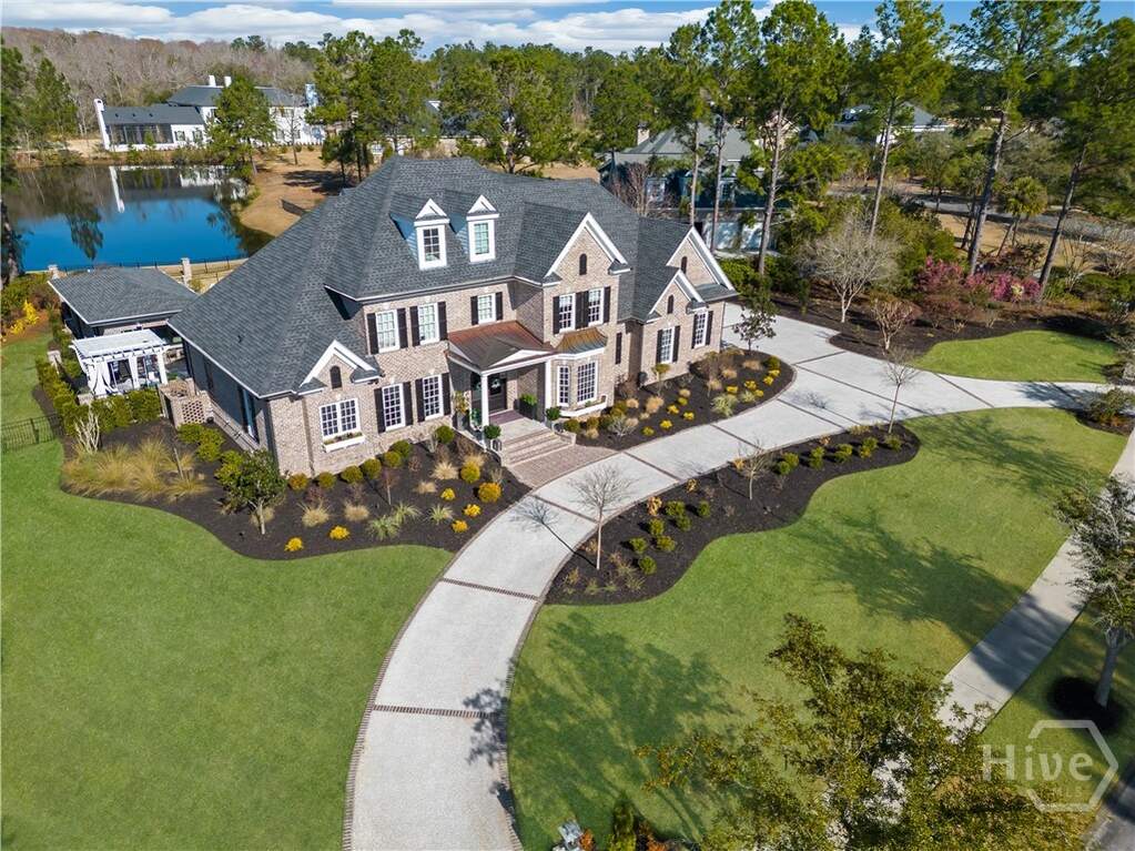 5 Bedroom Single Family Home/House's Image 3