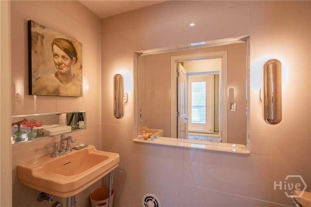 4 Bedroom Single Family Home/House's Image 17