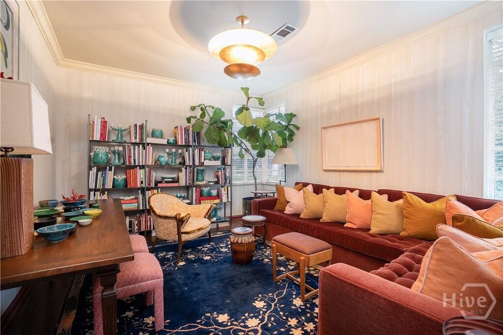 4 Bedroom Single Family Home/House's Image 3