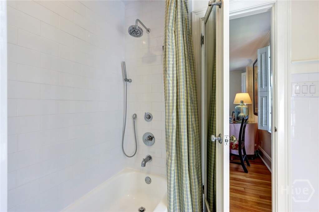 4 Bedroom Single Family Home/House's Image 38