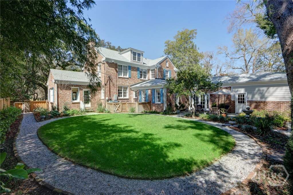 4 Bedroom Single Family Home/House's Image 3