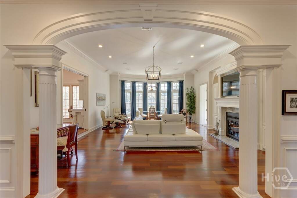 5 Bedroom Single Family Home/House's Image 11