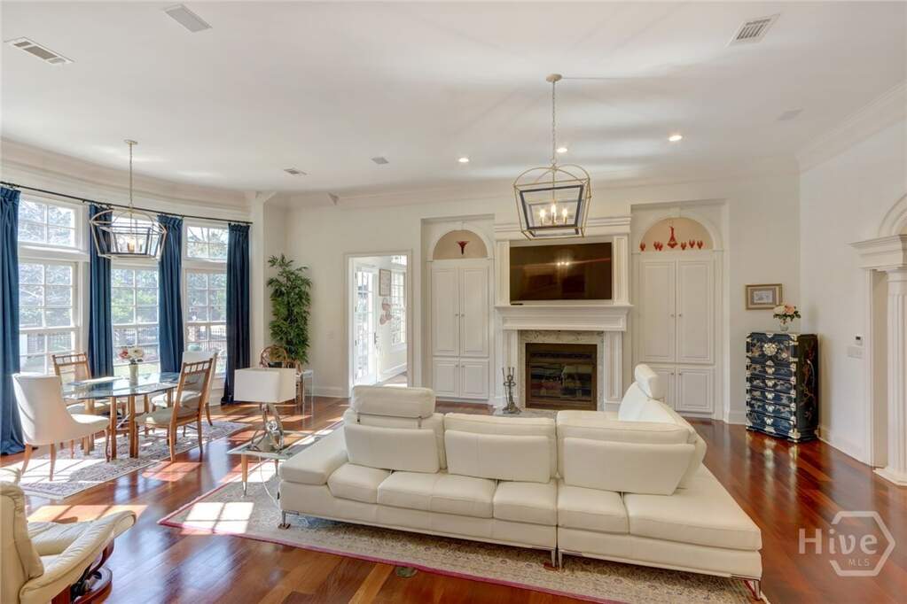 5 Bedroom Single Family Home/House's Image 12