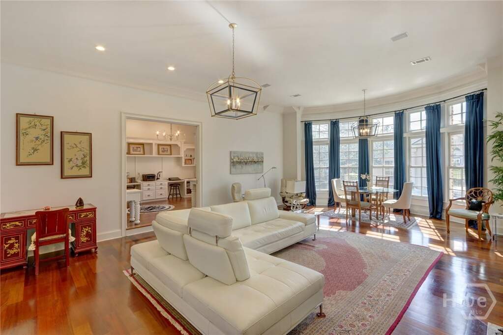 5 Bedroom Single Family Home/House's Image 14