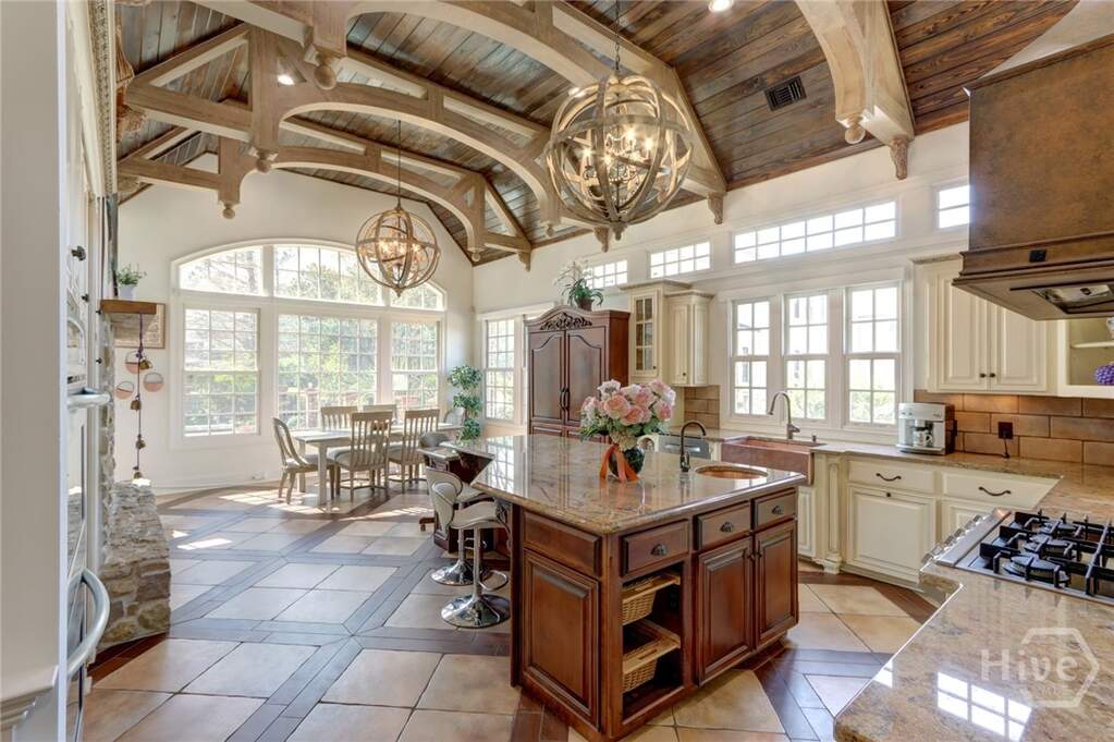5 Bedroom Single Family Home/House's Image 17