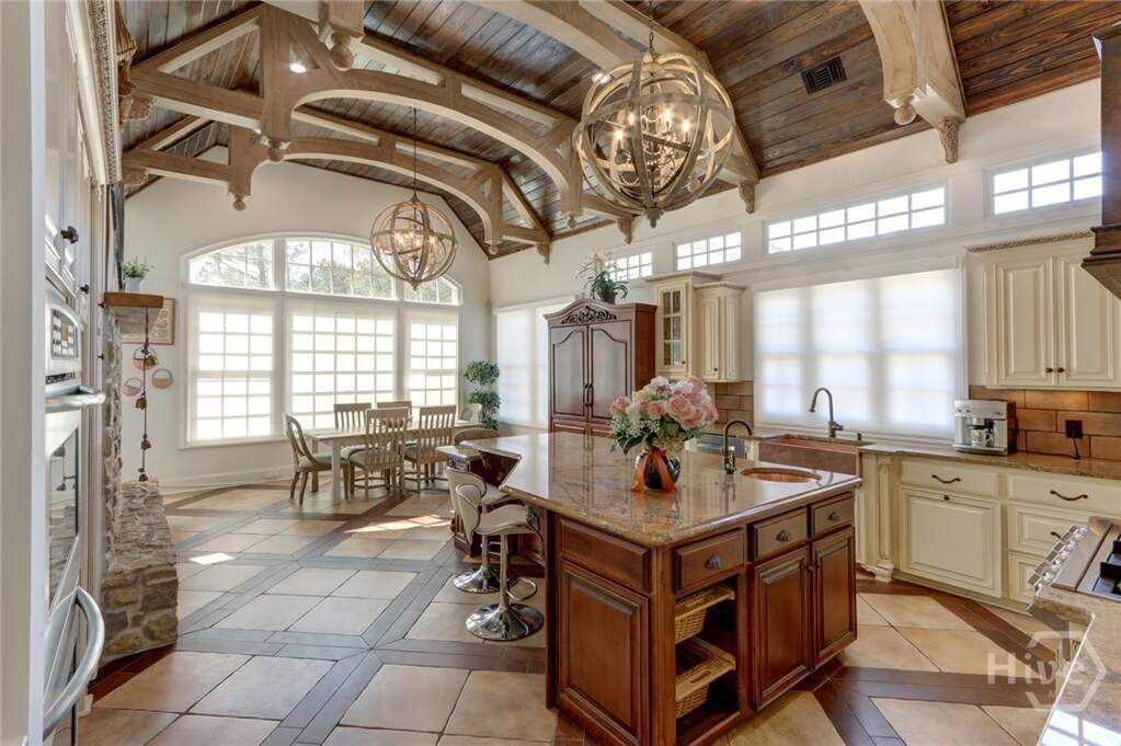 5 Bedroom Single Family Home/House's Image 18