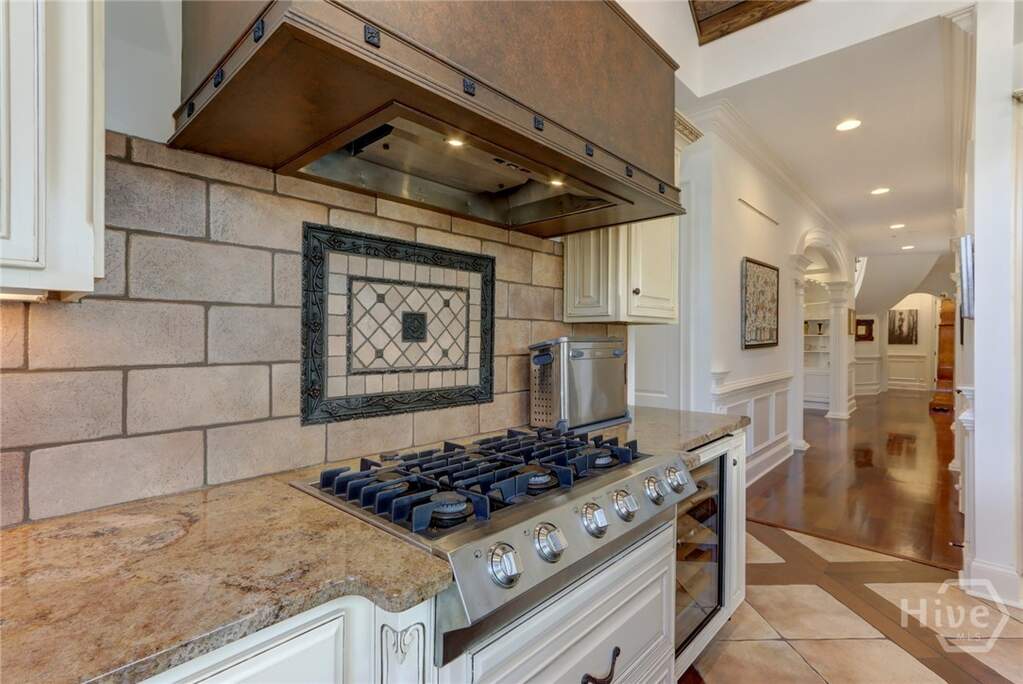 5 Bedroom Single Family Home/House's Image 19