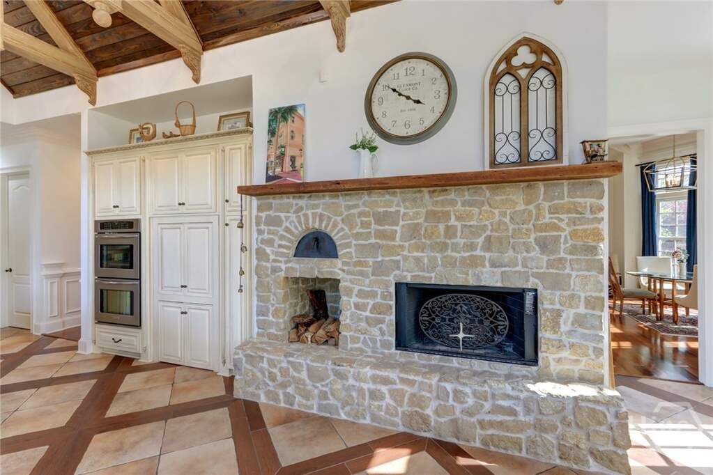 5 Bedroom Single Family Home/House's Image 22
