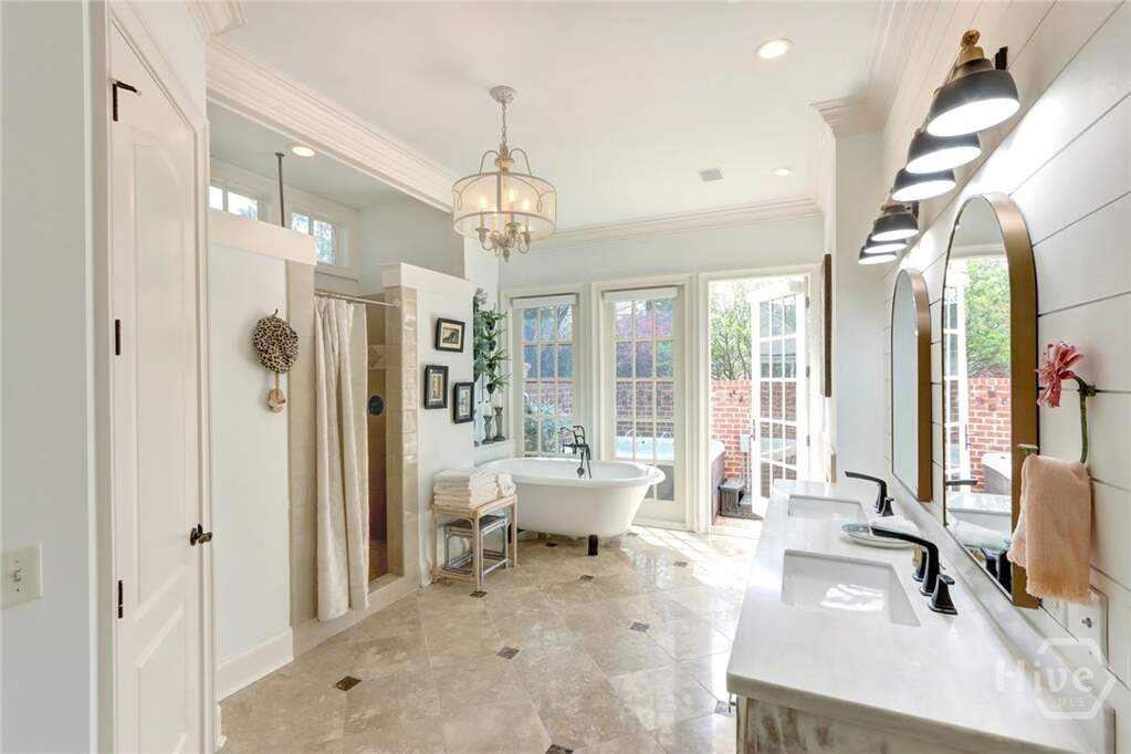 5 Bedroom Single Family Home/House's Image 32