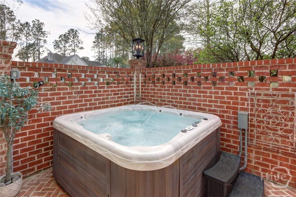 5 Bedroom Single Family Home/House's Image 34