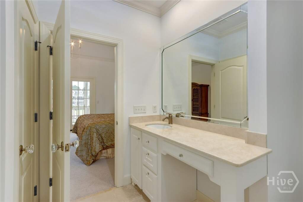5 Bedroom Single Family Home/House's Image 39