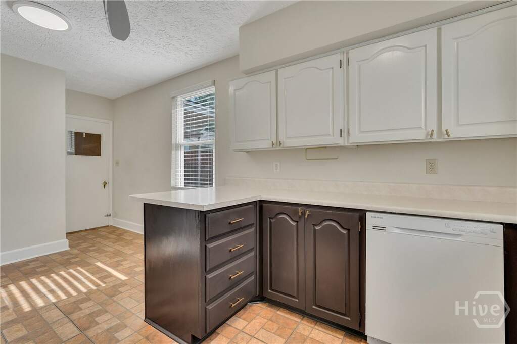3 Bedroom Single Family Home/House's Image 14