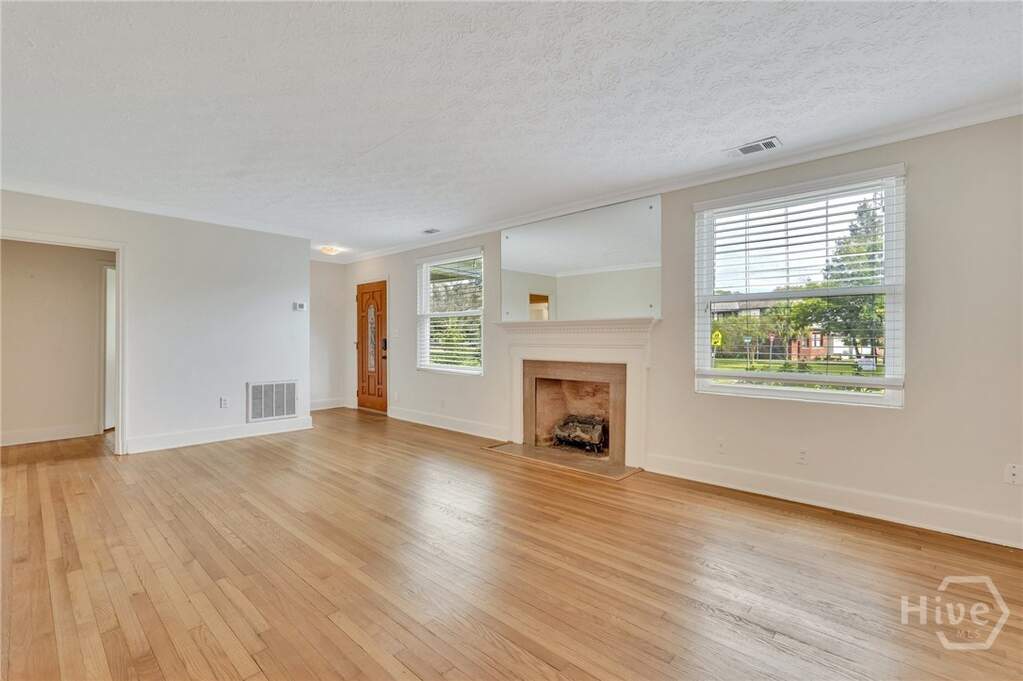 3 Bedroom Single Family Home/House's Image 4