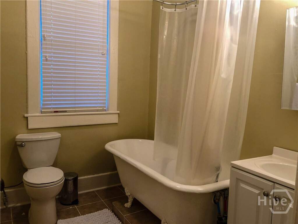 6 Bedroom Multi Unit's Image 13