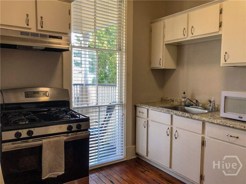 6 Bedroom Multi Unit's Image 17