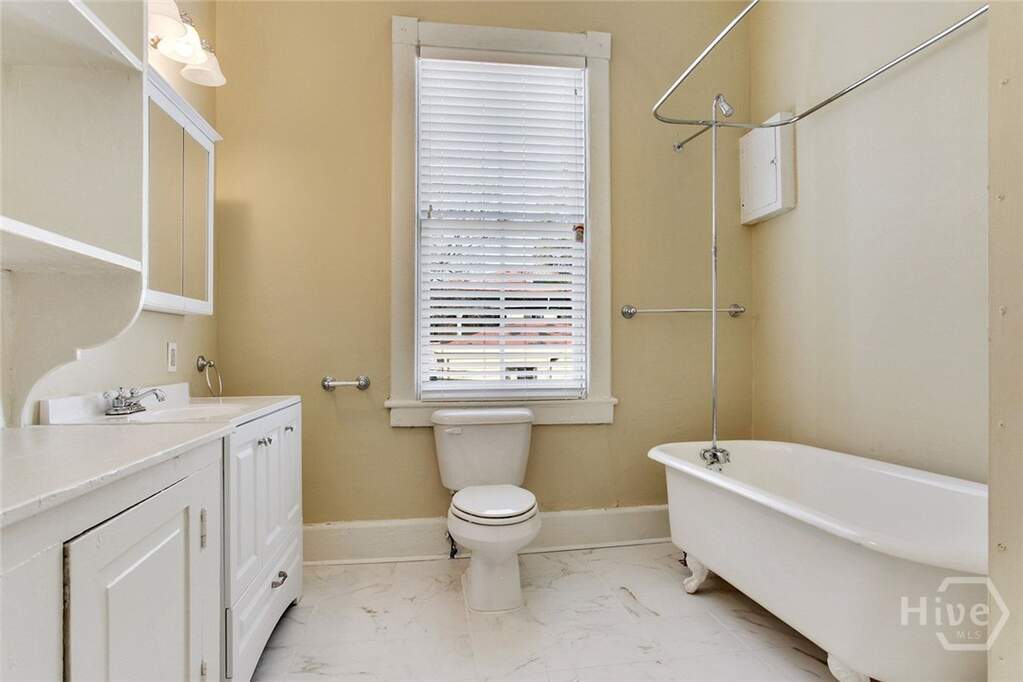 6 Bedroom Multi Unit's Image 26
