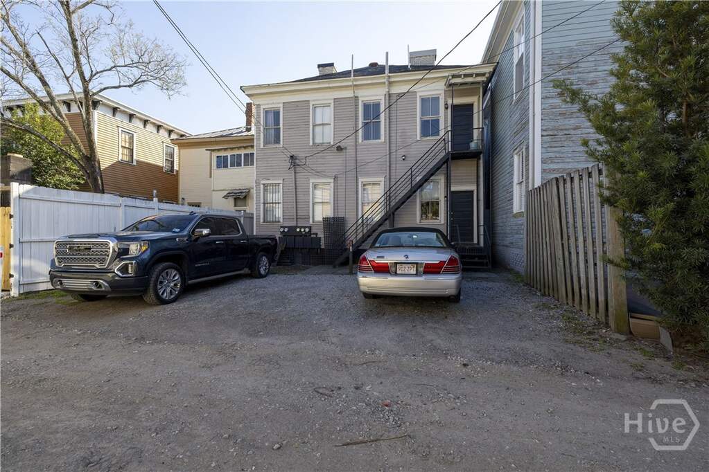 6 Bedroom Multi Unit's Image 41