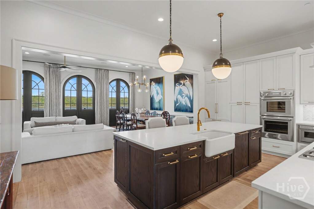 4 Bedroom Villa/Townhouse's Image 8