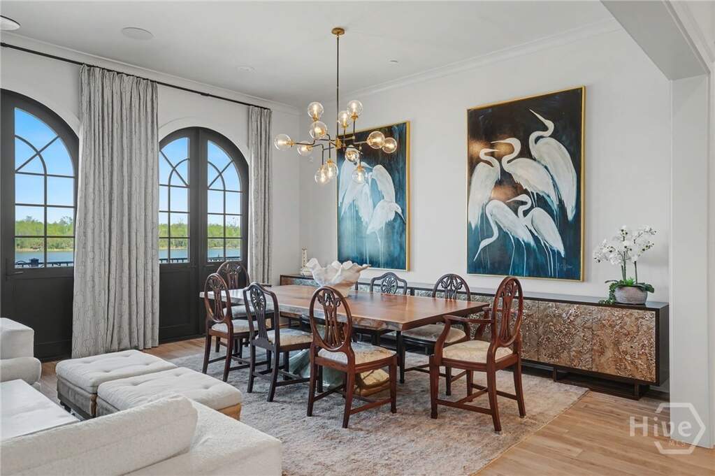 4 Bedroom Villa/Townhouse's Image 3