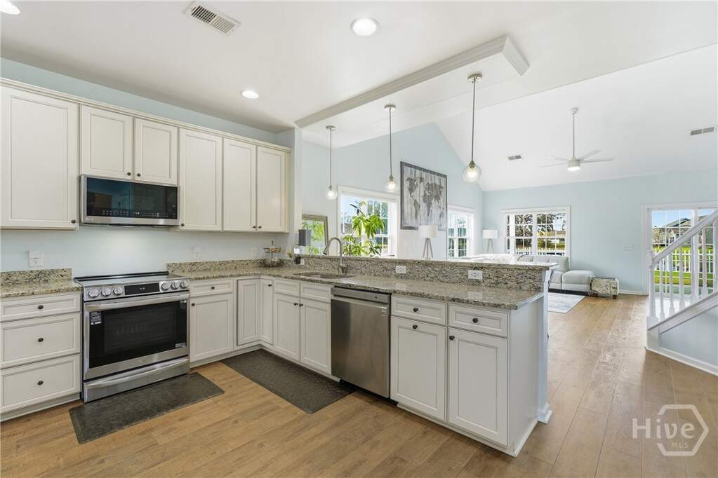 4 Bedroom Single Family Home/House's Image 7