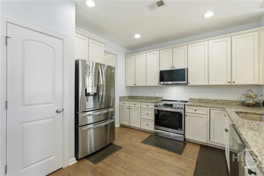 4 Bedroom Single Family Home/House's Image 8