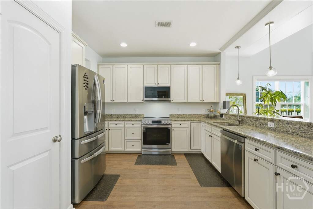 4 Bedroom Single Family Home/House's Image 9