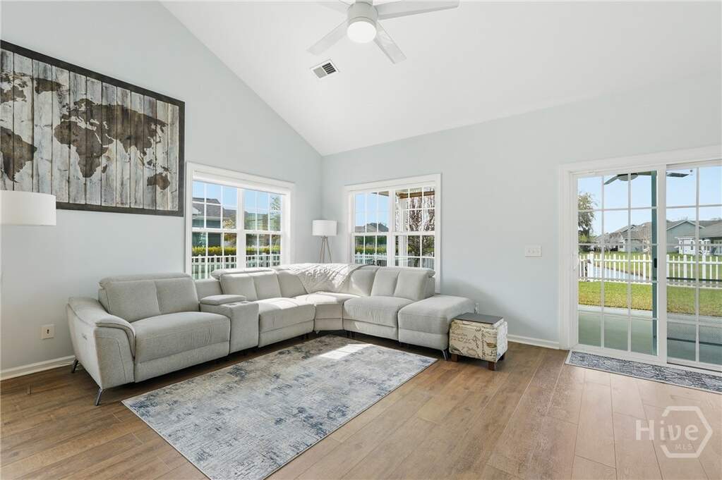 4 Bedroom Single Family Home/House's Image 4