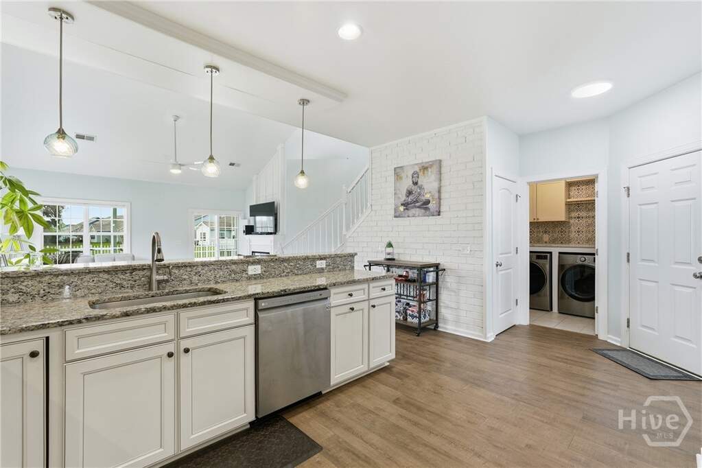 4 Bedroom Single Family Home/House's Image 6