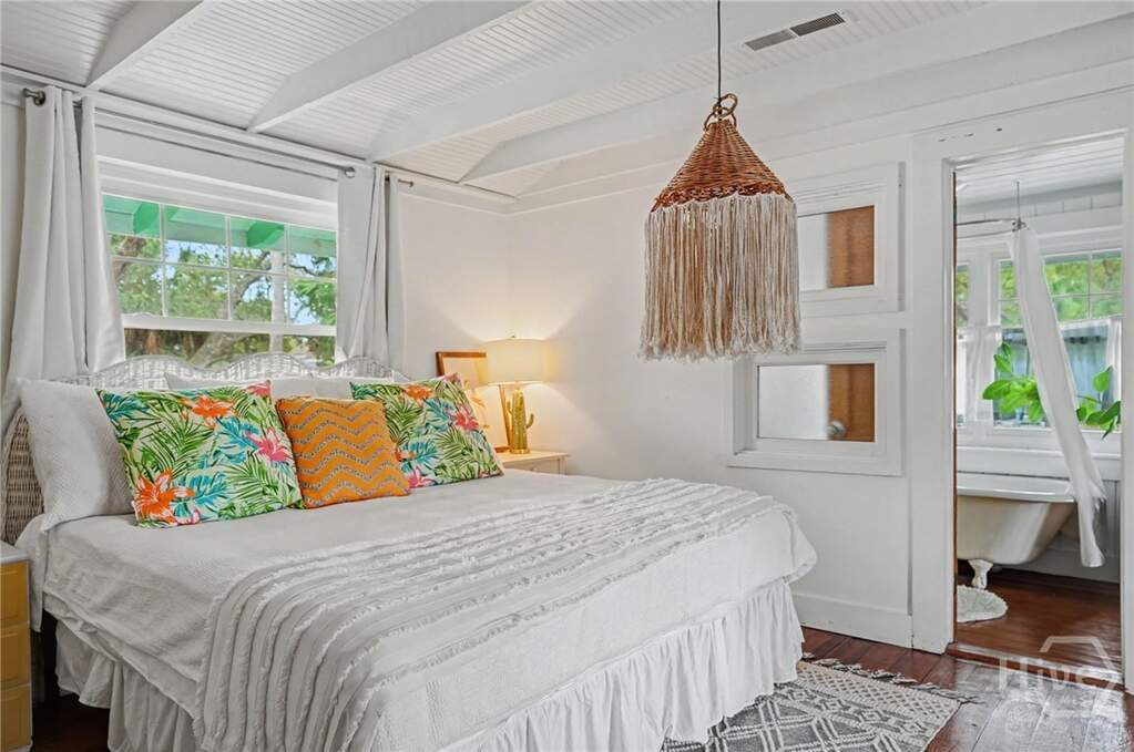 5 Bedroom Single Family Home/House's Image 22