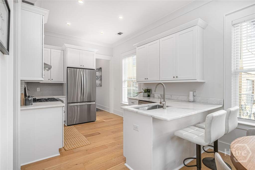 6 Bedroom Multi Unit's Image 7