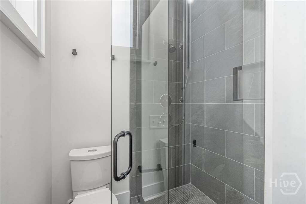 6 Bedroom Multi Unit's Image 17