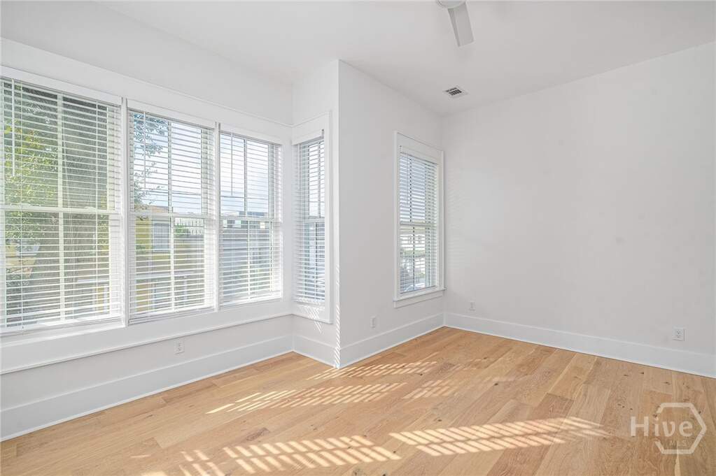 6 Bedroom Multi Unit's Image 23