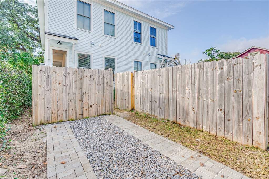 6 Bedroom Multi Unit's Image 39