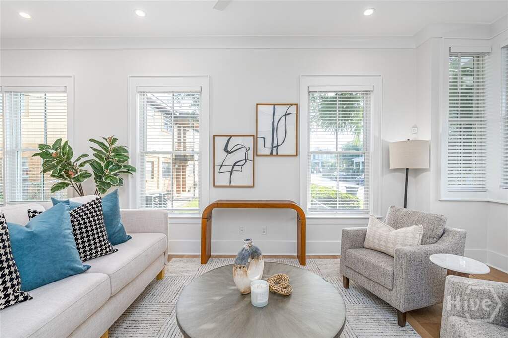 6 Bedroom Multi Unit's Image 5