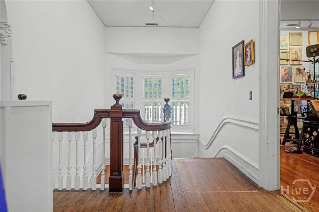 5 Bedroom Single Family Home/House's Image 11