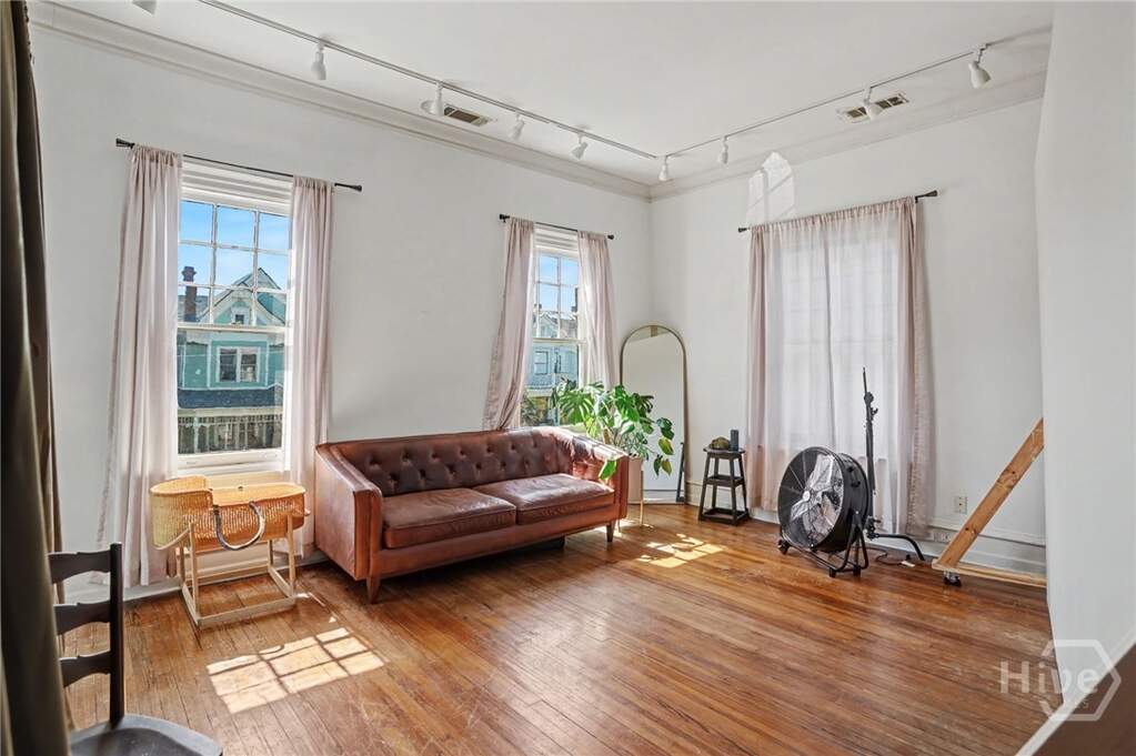 5 Bedroom Single Family Home/House's Image 12